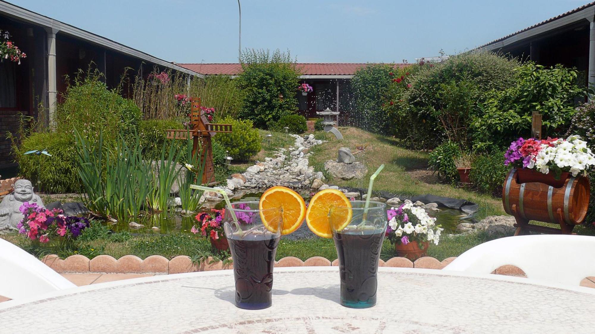 Hotel Restaurant Les Jardins D'Épône المظهر الخارجي الصورة