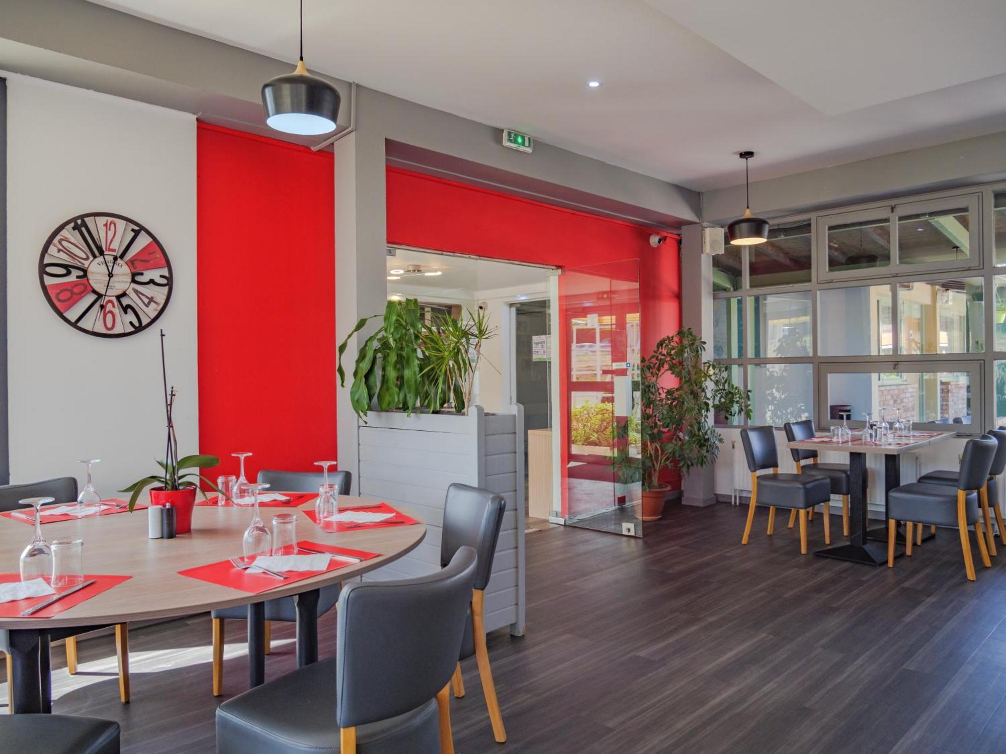Hotel Restaurant Les Jardins D'Épône المظهر الخارجي الصورة