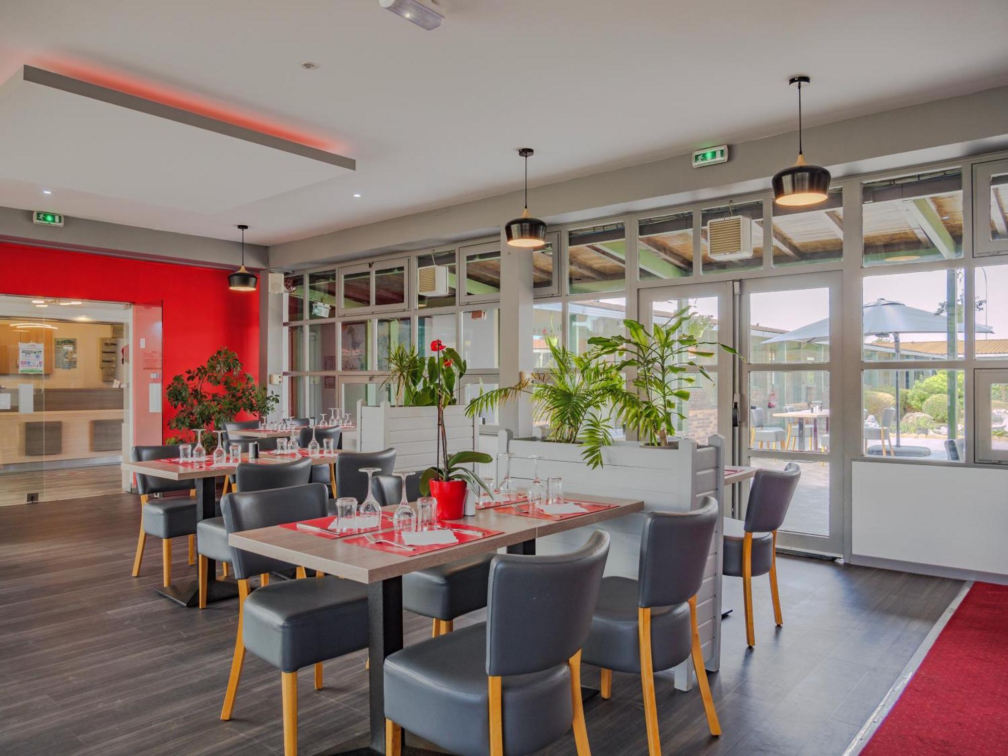 Hotel Restaurant Les Jardins D'Épône المظهر الخارجي الصورة