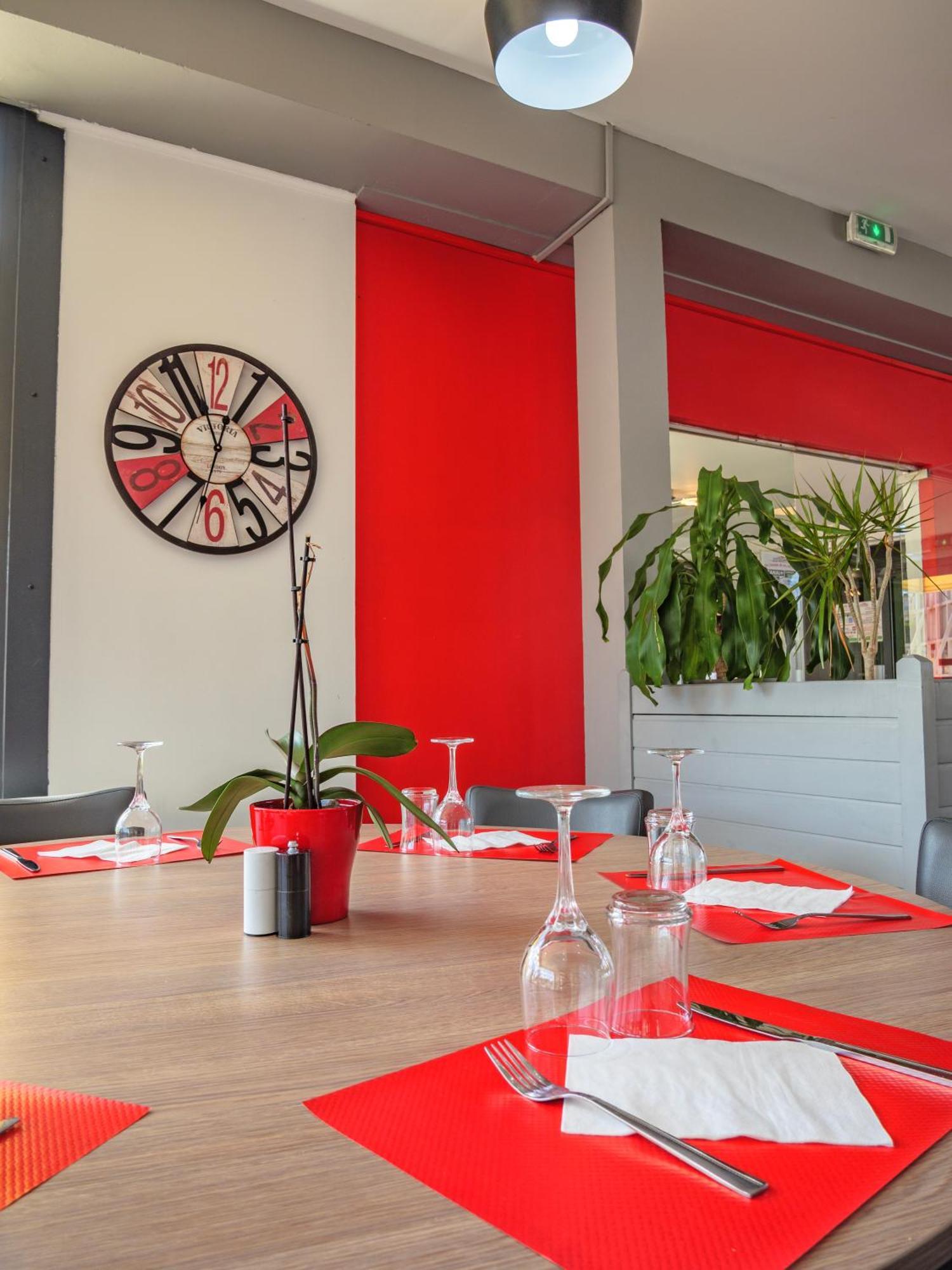 Hotel Restaurant Les Jardins D'Épône المظهر الخارجي الصورة