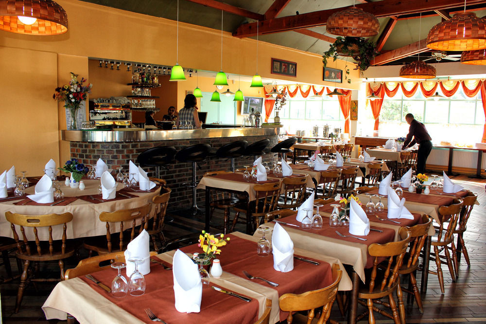 Hotel Restaurant Les Jardins D'Épône المظهر الخارجي الصورة