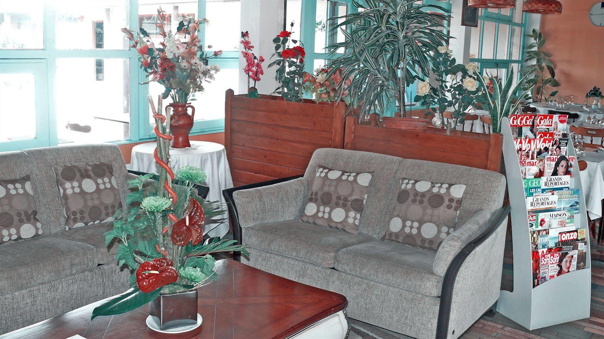 Hotel Restaurant Les Jardins D'Épône المظهر الخارجي الصورة