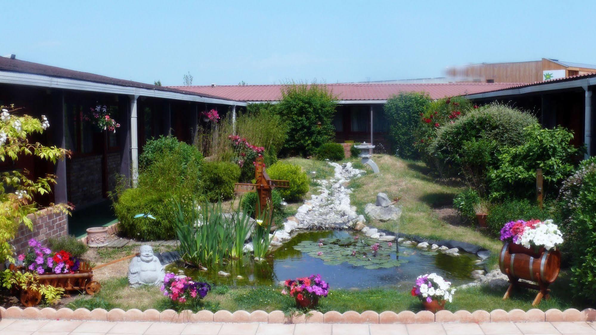 Hotel Restaurant Les Jardins D'Épône المظهر الخارجي الصورة