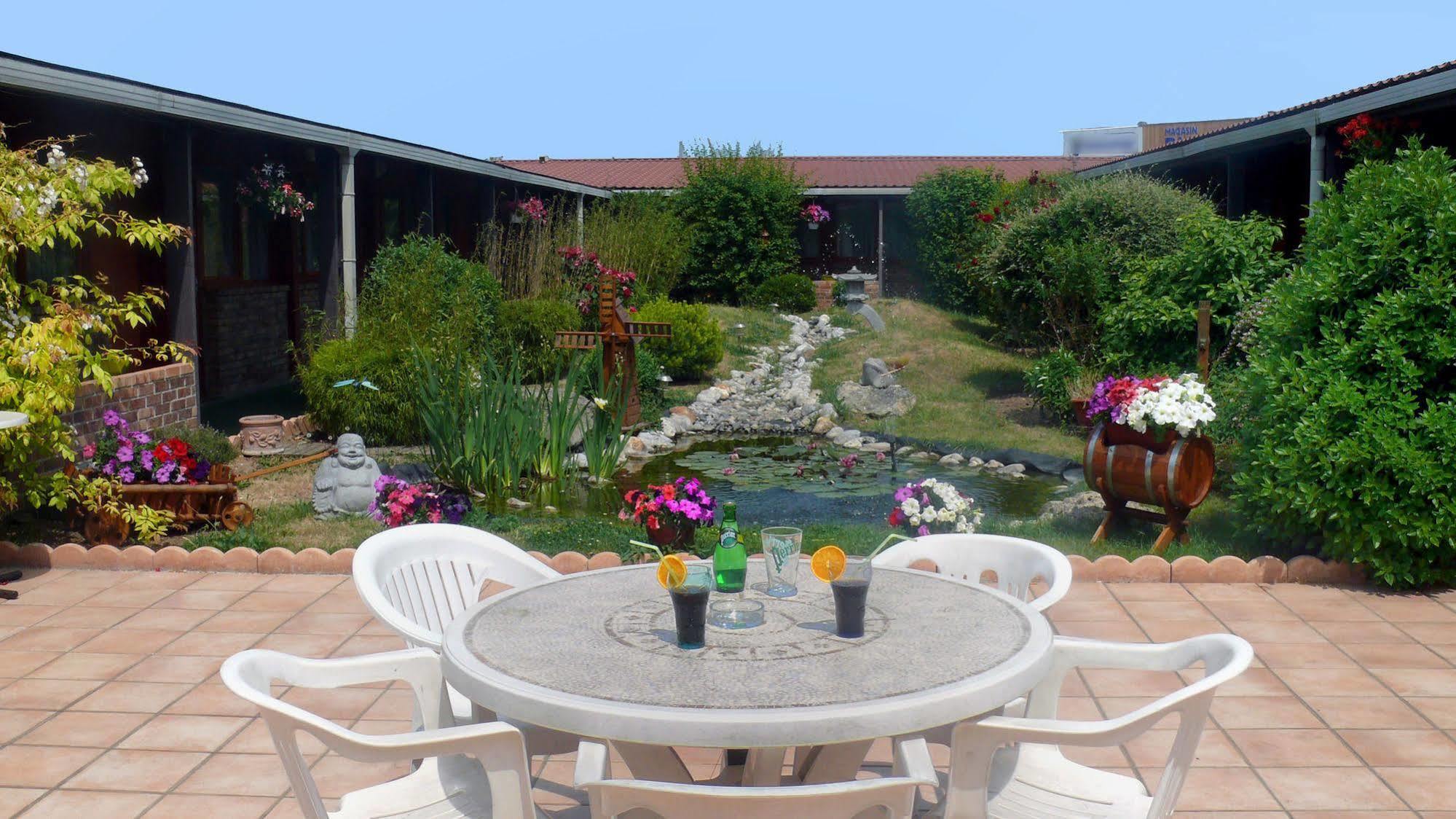 Hotel Restaurant Les Jardins D'Épône المظهر الخارجي الصورة