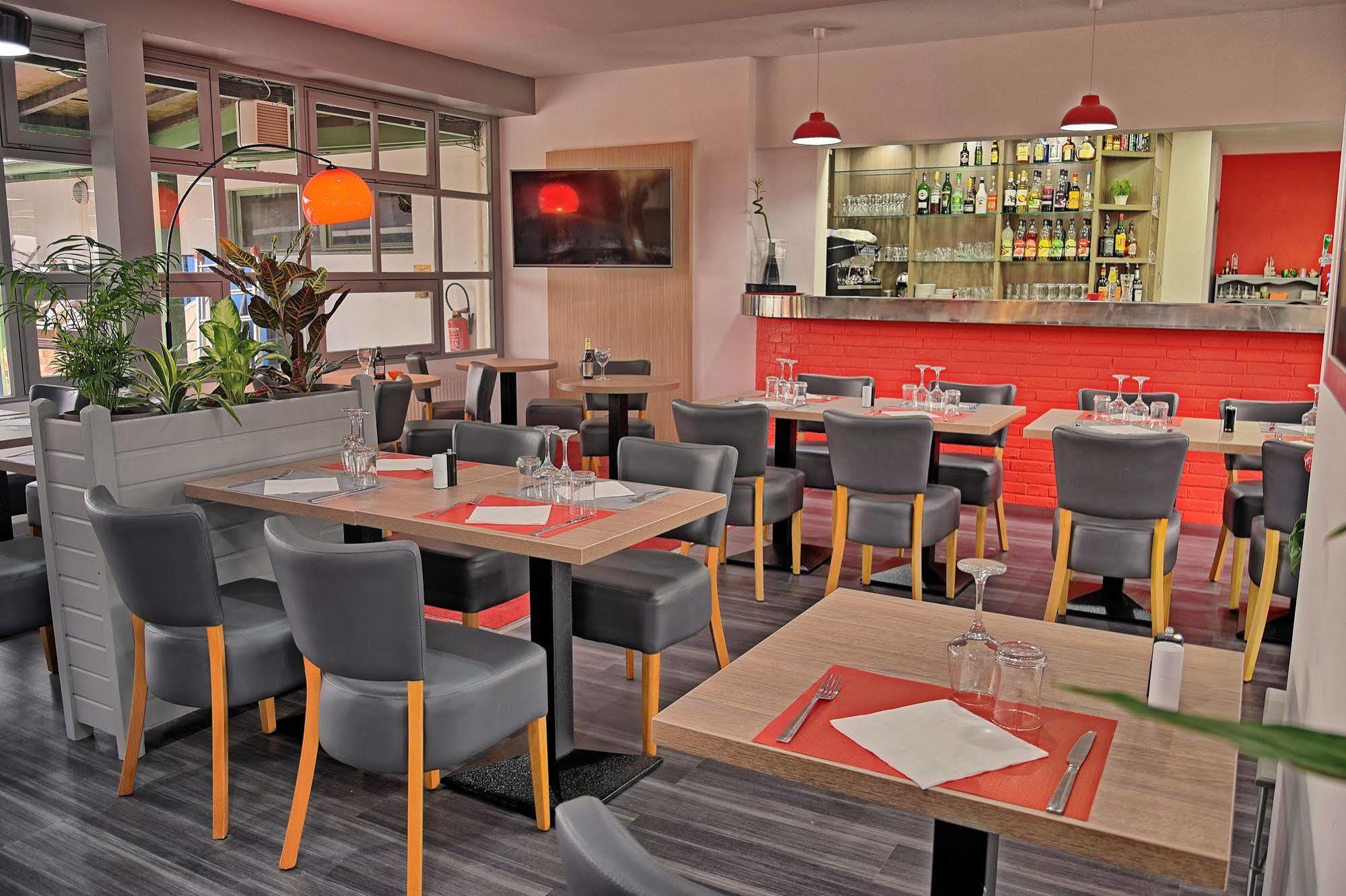 Hotel Restaurant Les Jardins D'Épône المظهر الخارجي الصورة