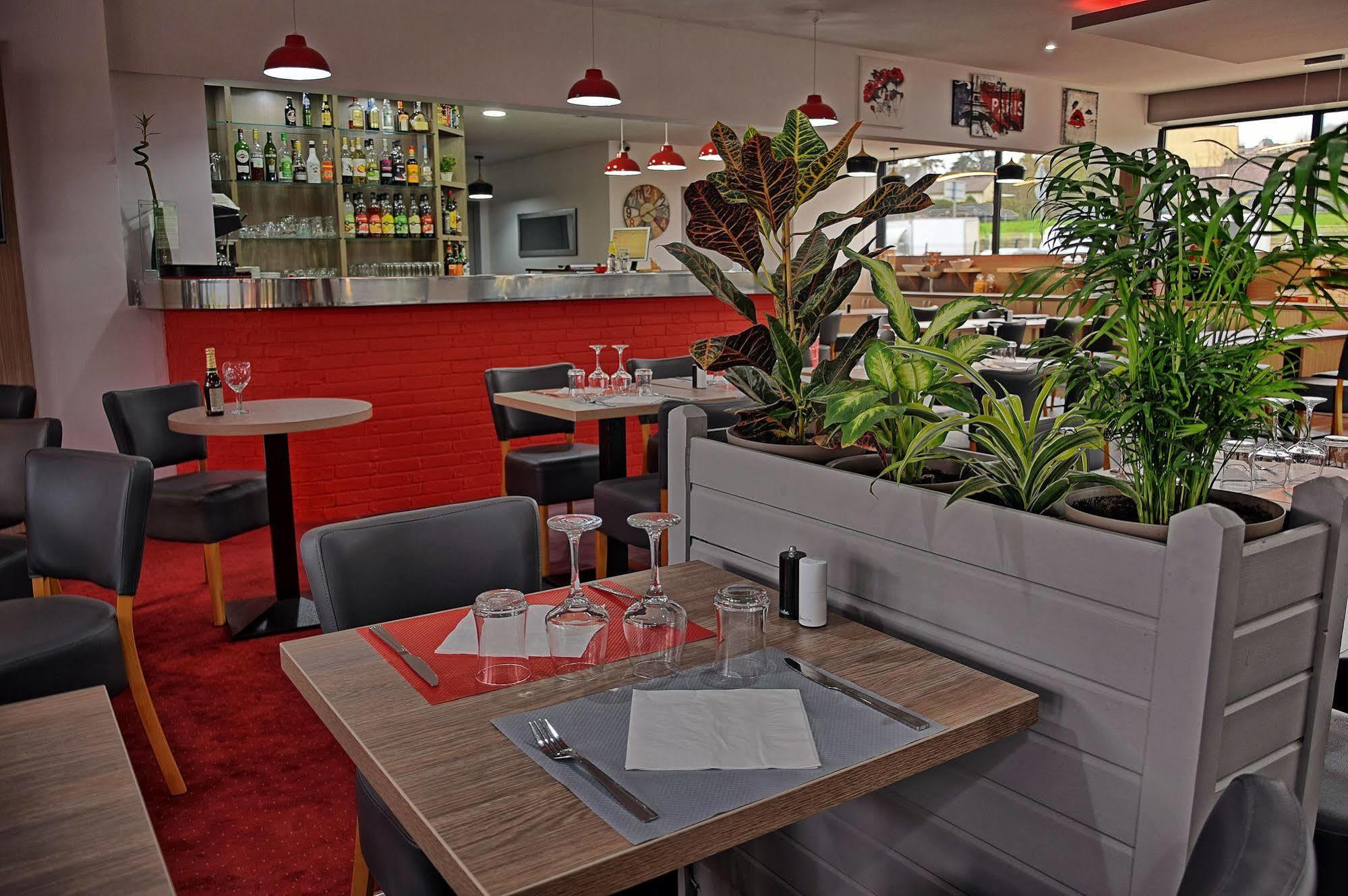 Hotel Restaurant Les Jardins D'Épône المظهر الخارجي الصورة